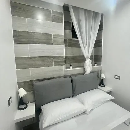 Grevin House * Napoli